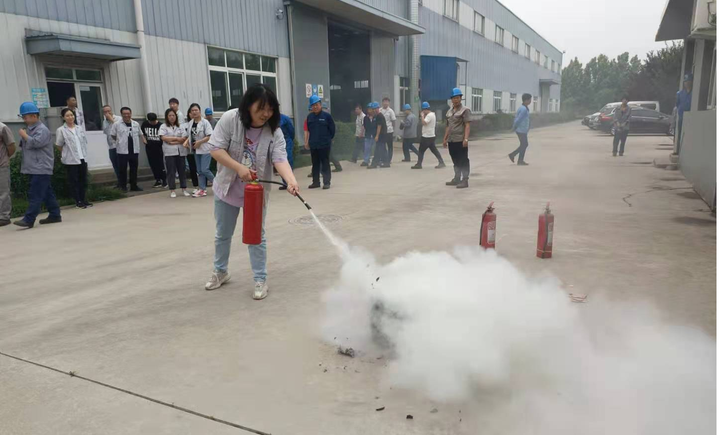 加強(qiáng)消防安全教育，組織開(kāi)展消防培訓(xùn)、消防演練