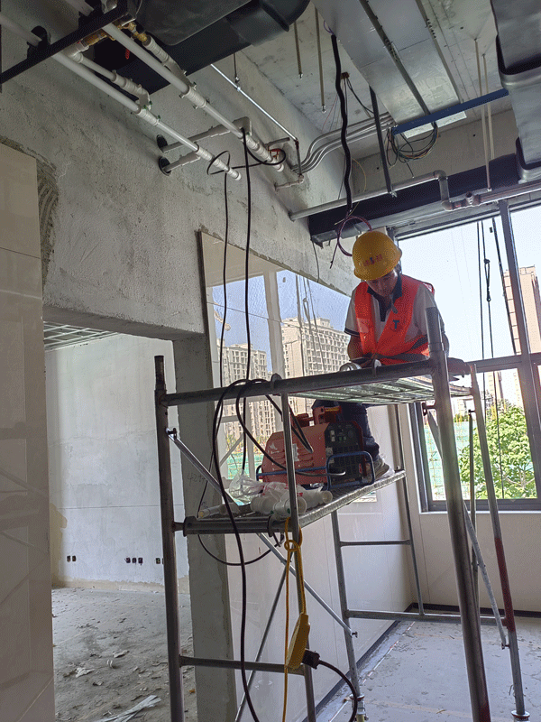 “興紀(jì)龍”鋁合金襯塑PE-RT復(fù)合管電熔連接